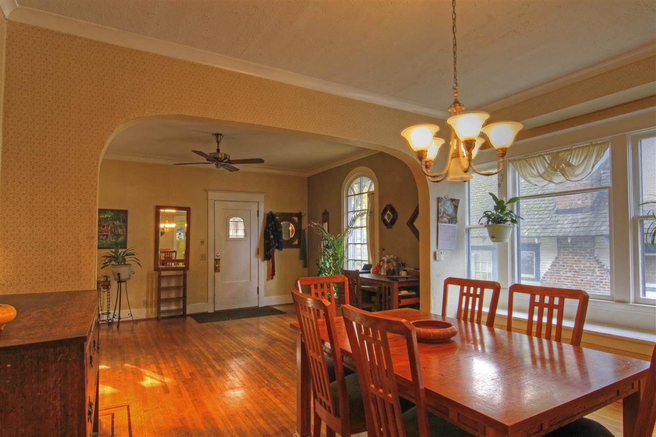 1024 W 11th - Photo 4