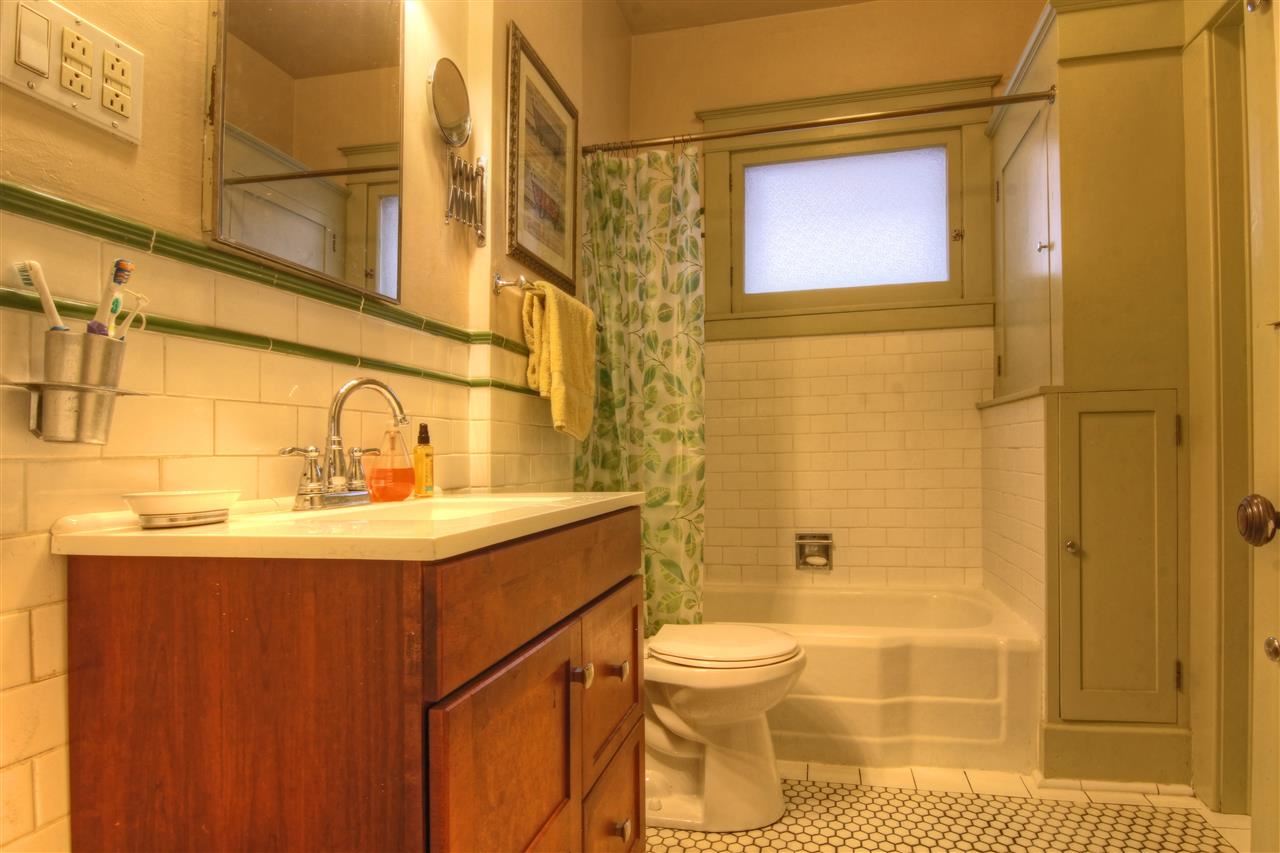1024 W 11th - Photo 10