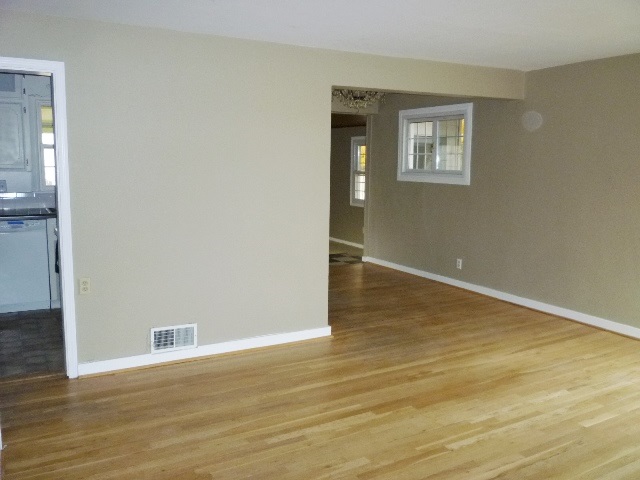 2612 W Crown Ave - Photo 3
