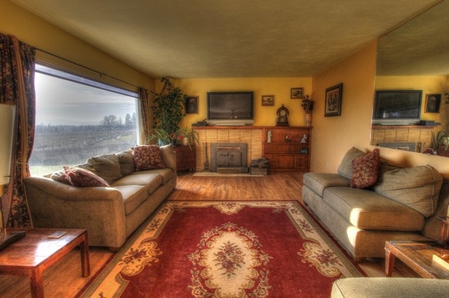 6302 N Lynden Rd - Photo 3