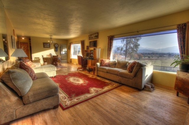 6302 N Lynden Rd - Photo 4
