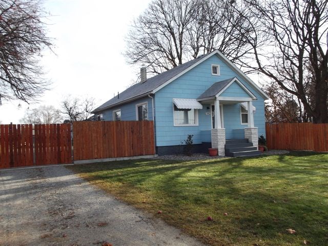 4422 N Evergreen - Photo 1