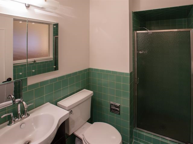 126 W 40th Ave - Photo 18