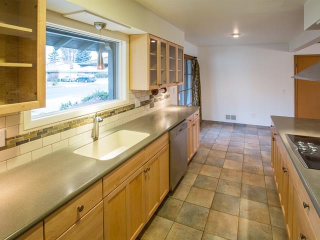 126 W 40th Ave - Photo 8