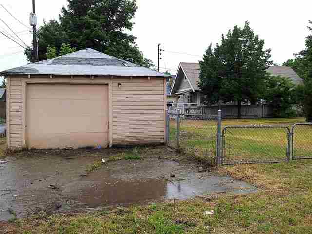 2105 W Maxwell Ave - Photo 18