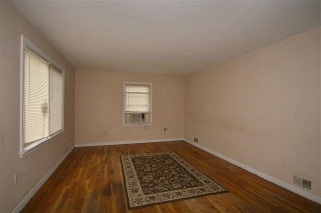 2105 W Maxwell Ave - Photo 7