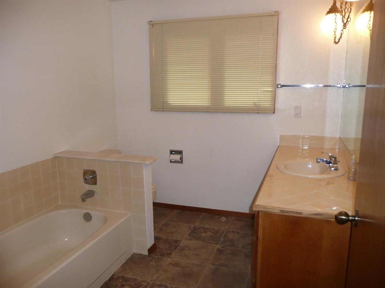 306 Oakland St - Photo 11