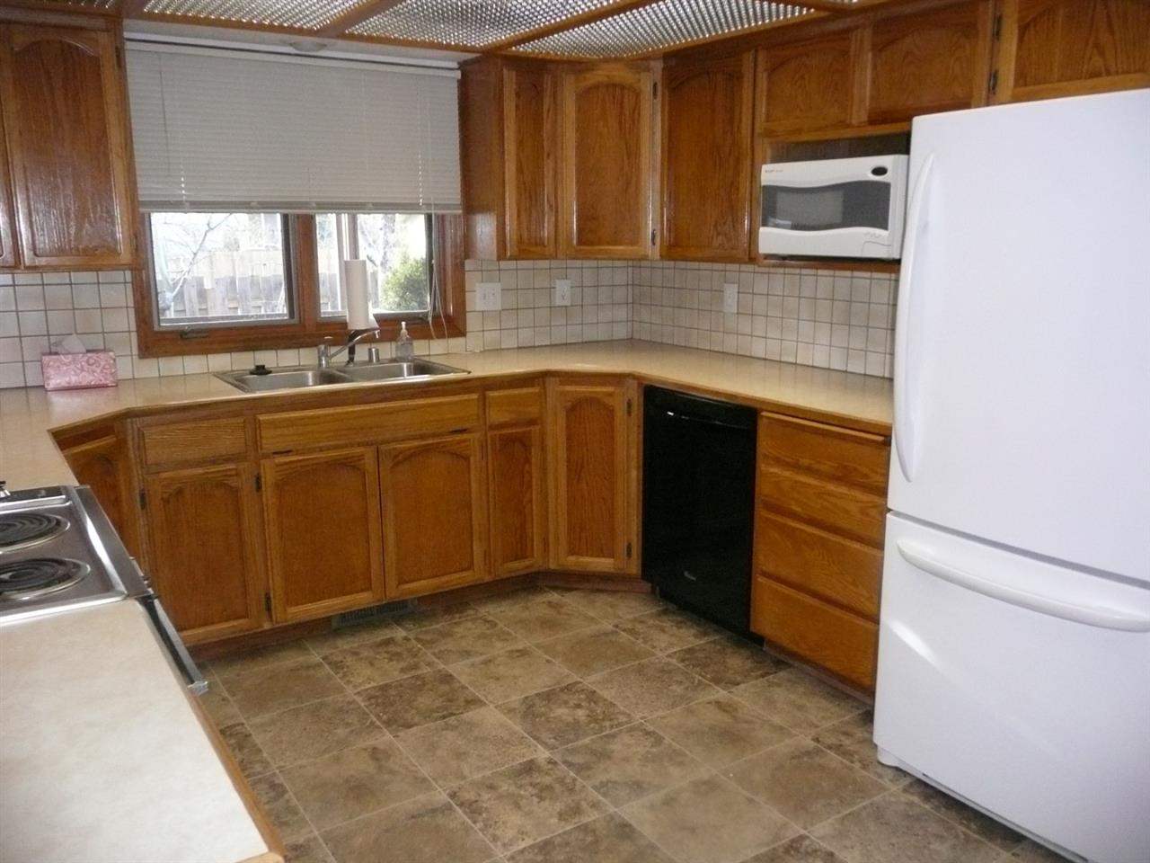 306 Oakland St - Photo 3