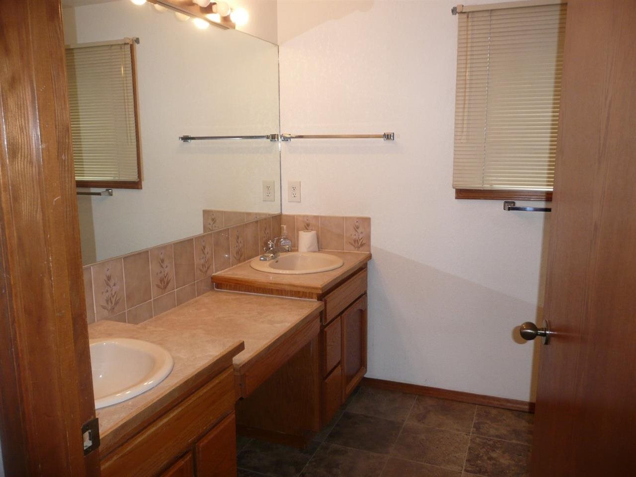 306 Oakland St - Photo 8