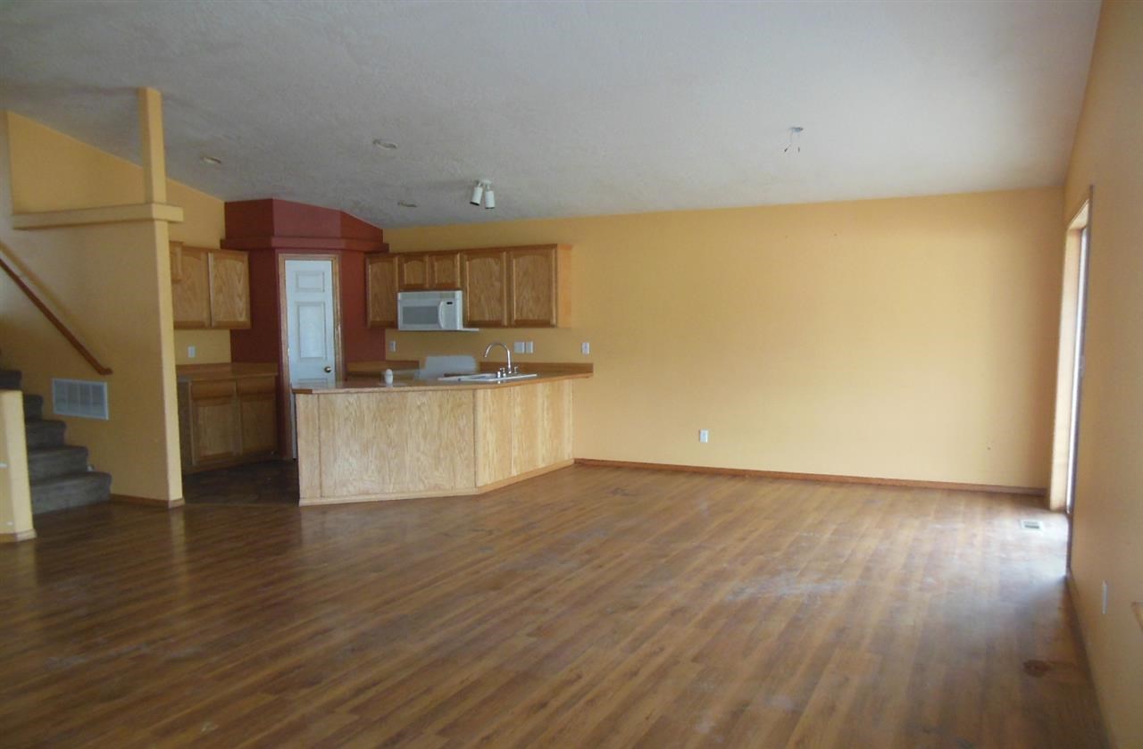 3112 Silverthorn - Photo 2
