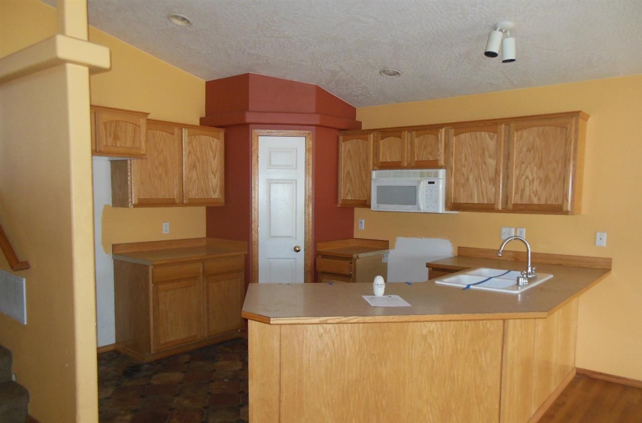 3112 Silverthorn - Photo 3