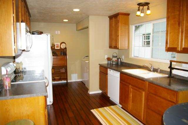 901 W Spruce St - Photo 4