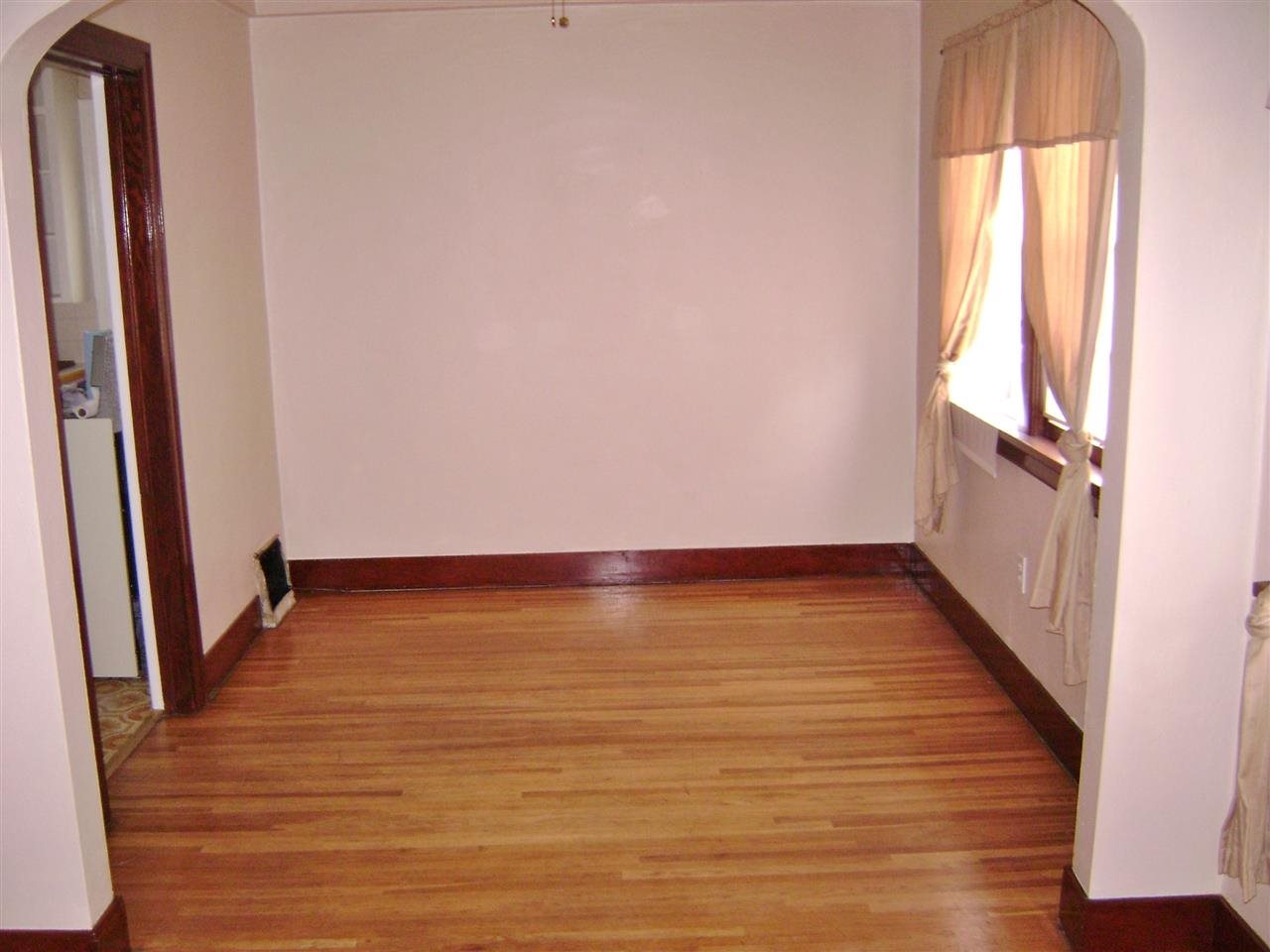 318 E Wellesley - Photo 3