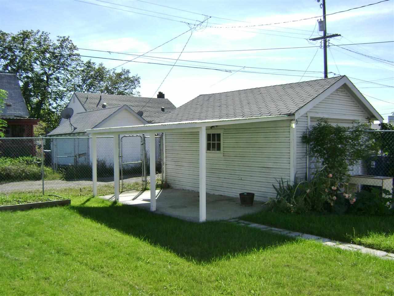318 E Wellesley - Photo 8