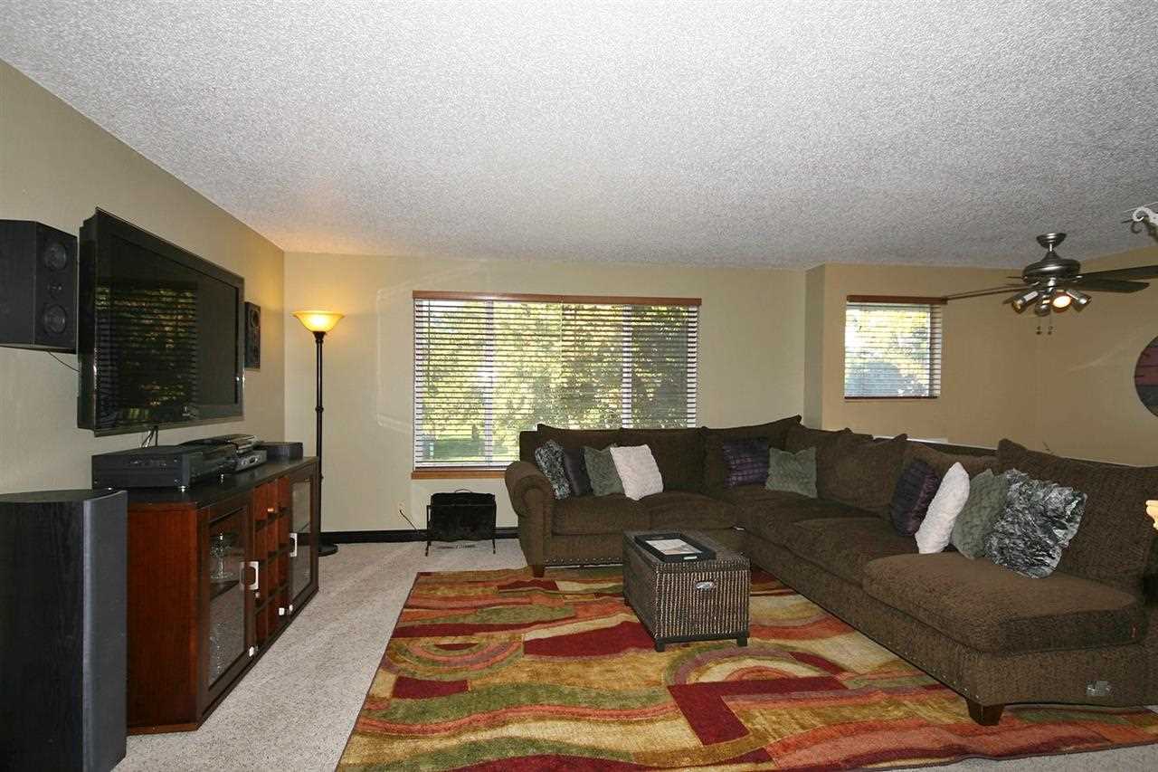 13328 E Rockwell Ave - Photo 3