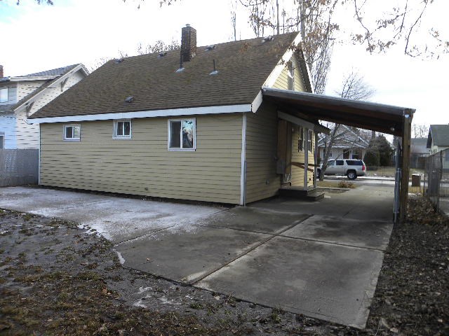 1522 W CHELAN - Photo 3
