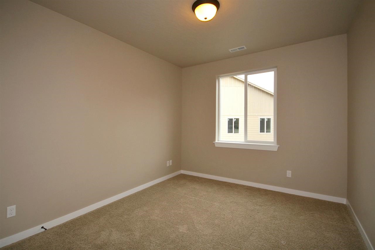 4604 E 22nd Ct - Photo 3