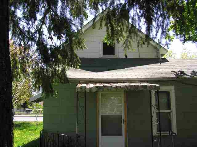 311 E Lake St - Photo 4