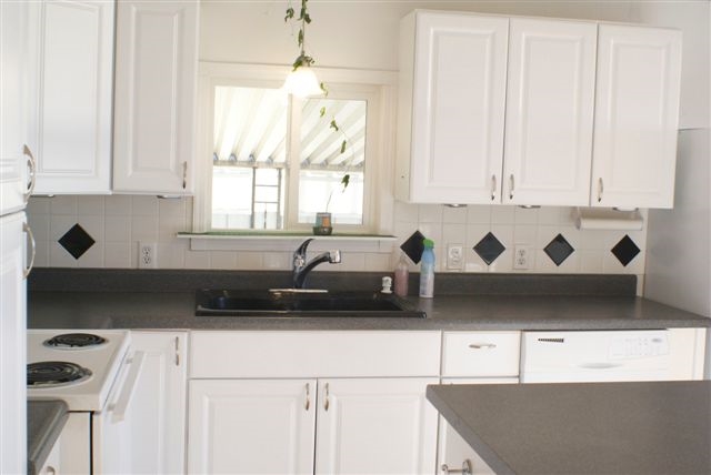 1209 E Lyons Ave - Photo 3