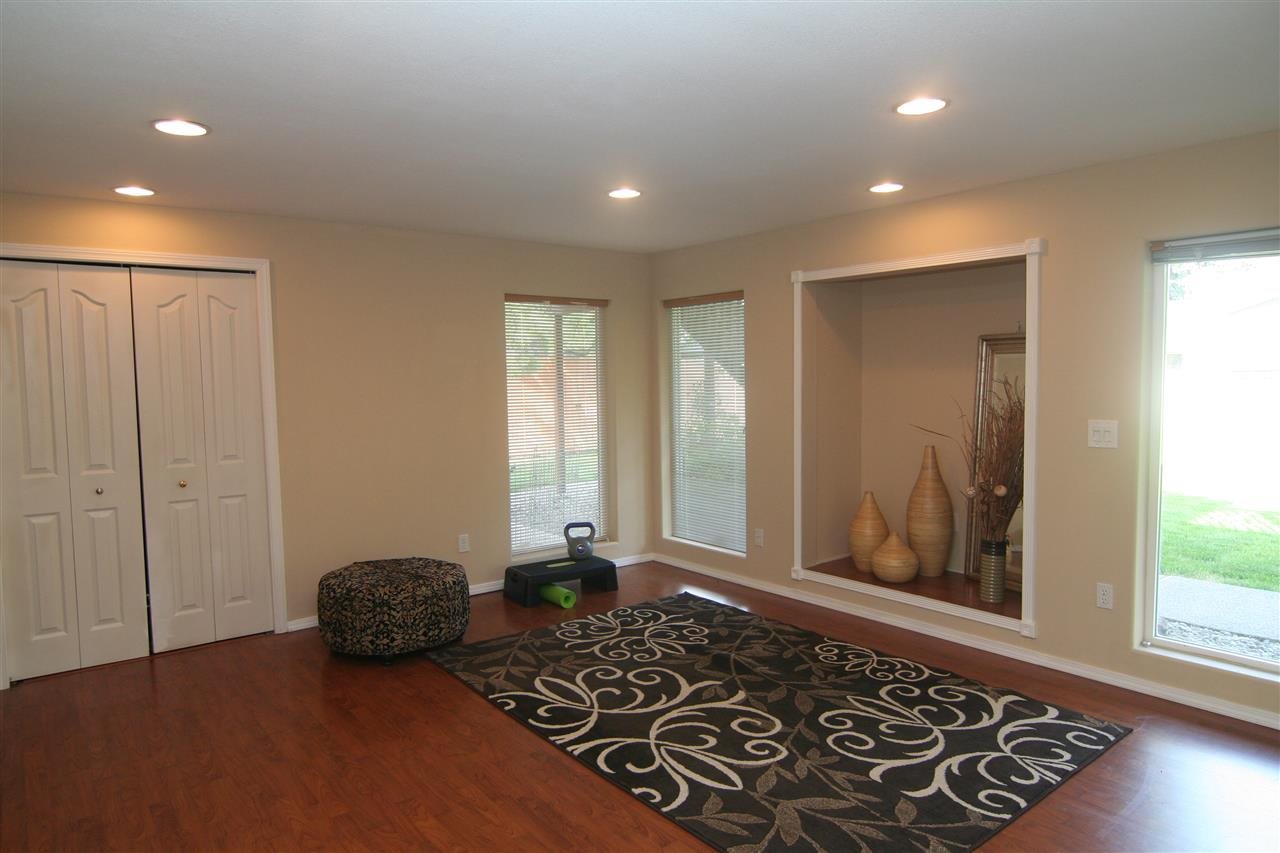 1223 S Grove St - Photo 11