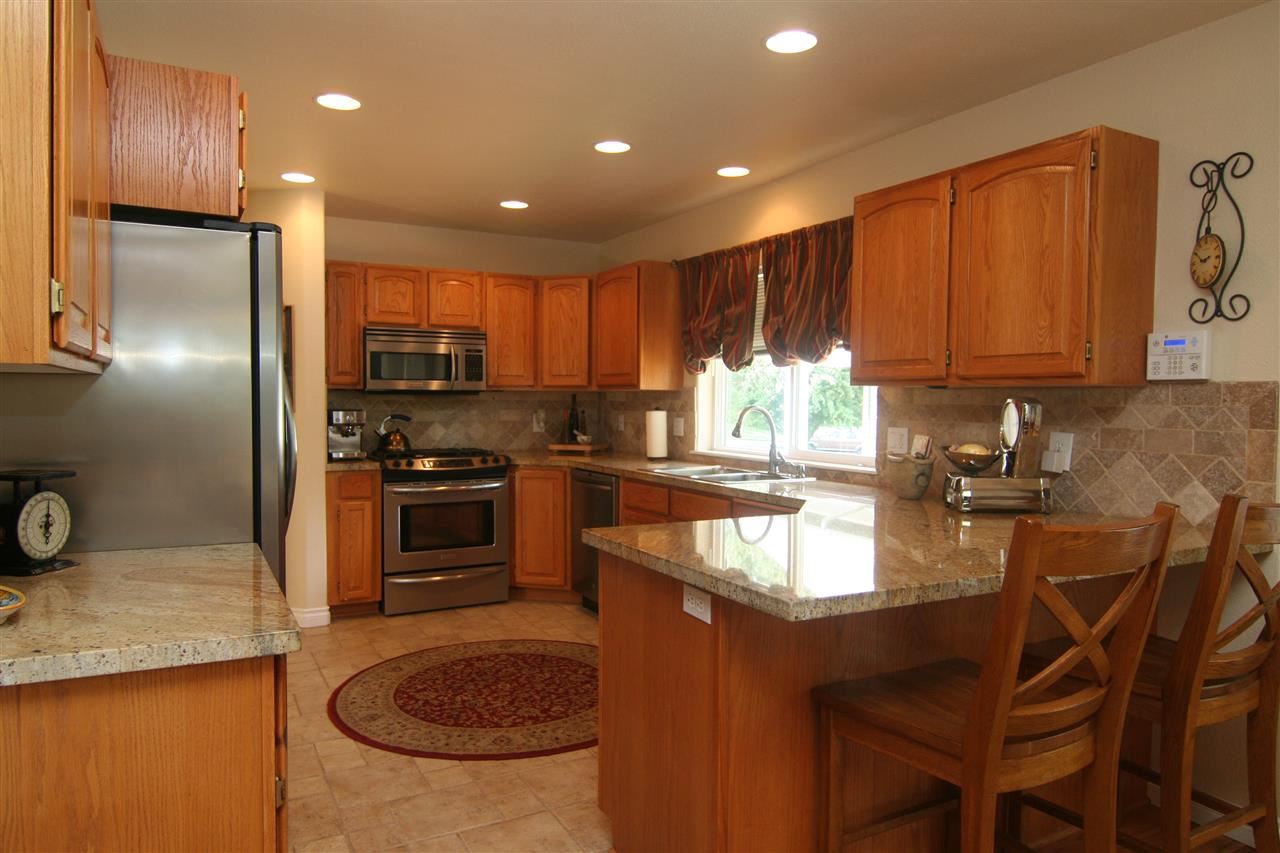 1223 S Grove St - Photo 3