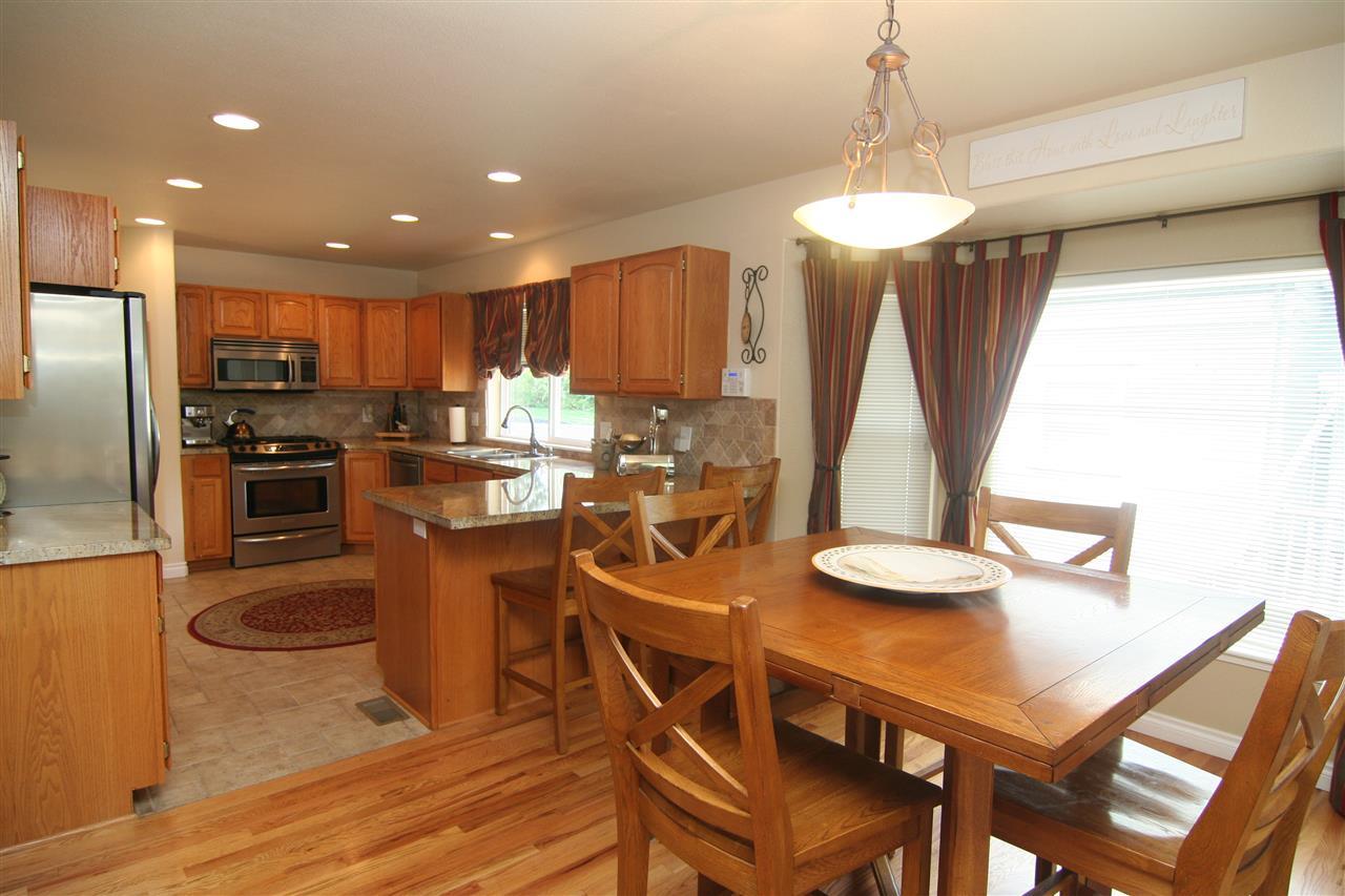 1223 S Grove St - Photo 4