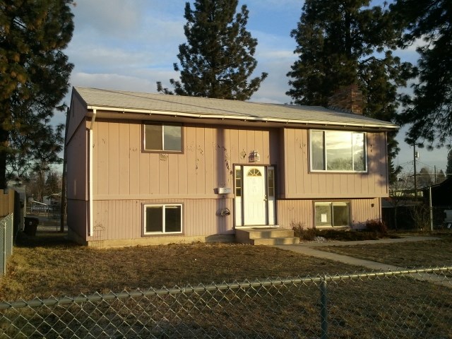 1027 E Columbia Ave - Photo 1