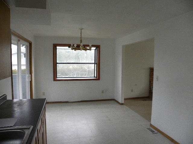 7523 N Lidgerwood St - Photo 4