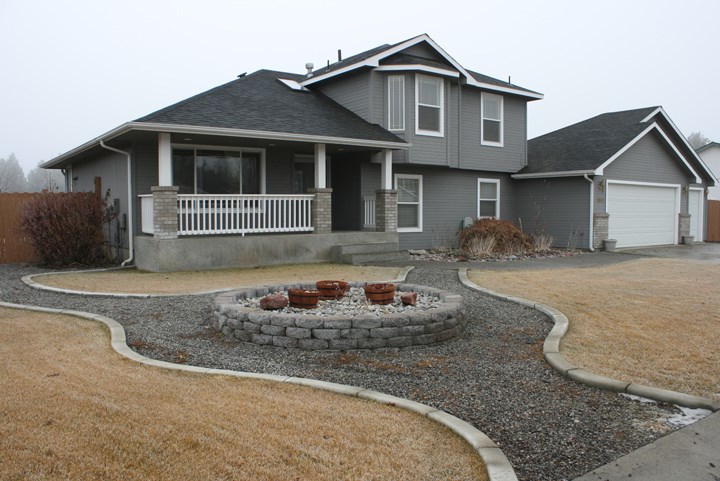 5512 E Dickinson Ln - Photo 1