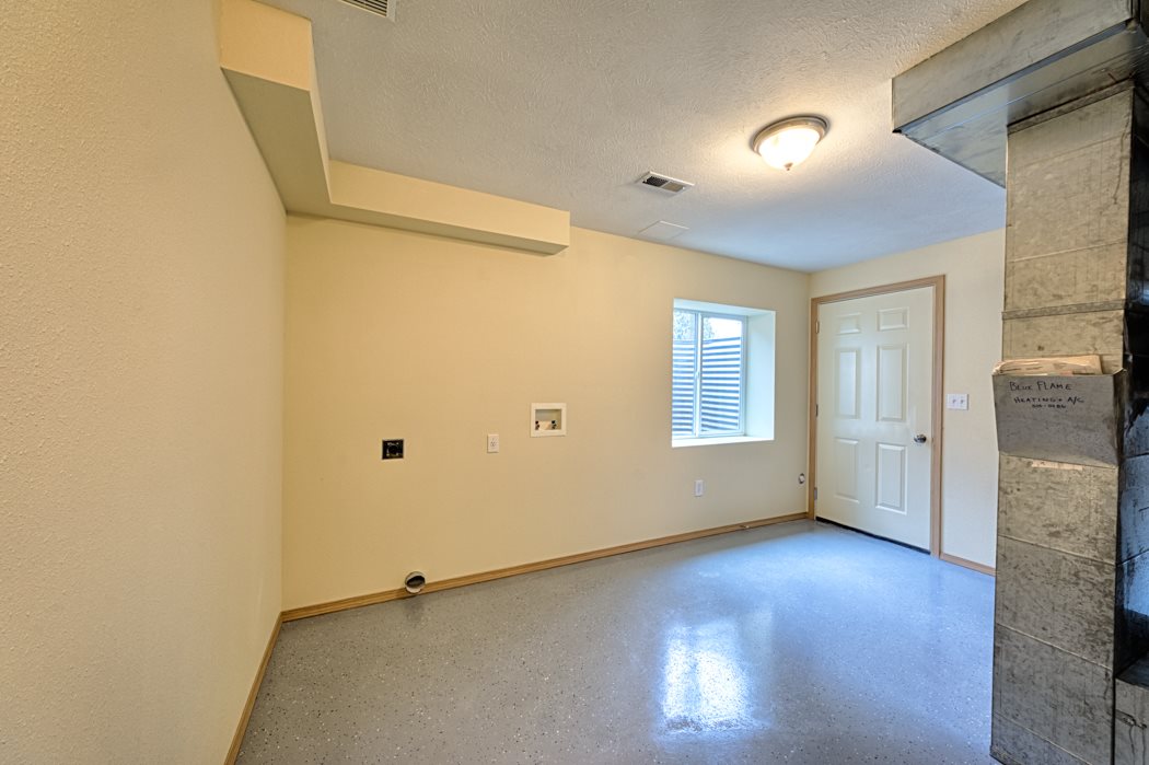 1646 W WILSON St - Photo 14