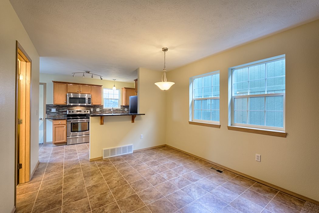 1646 W WILSON St - Photo 4