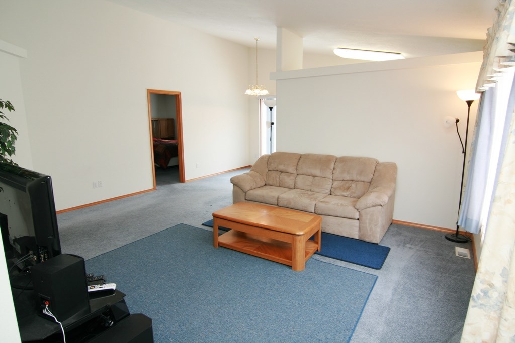 725 E Tara Lee Ave - Photo 3