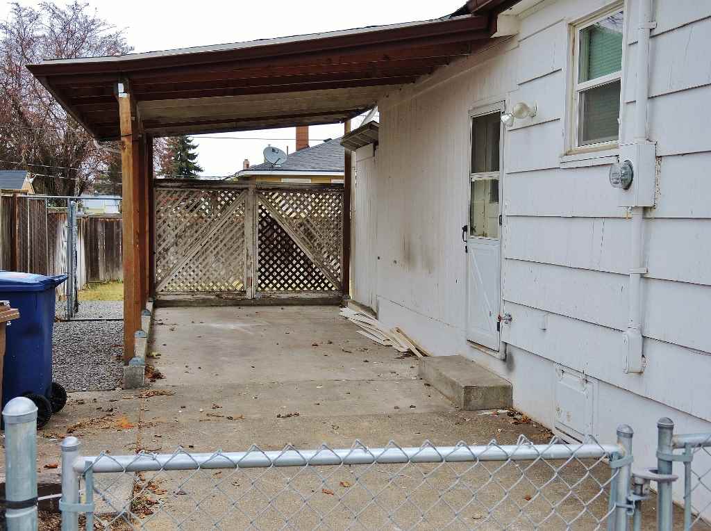 2725 E Nora Ave - Photo 3