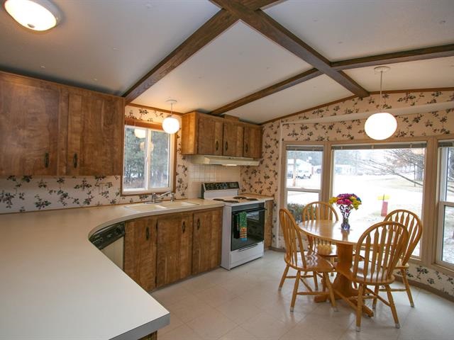 104 E C St - Photo 6