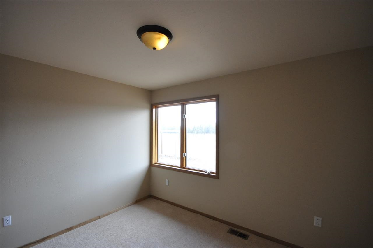 34915 N ELK-CHATTAROY Rd - Photo 8