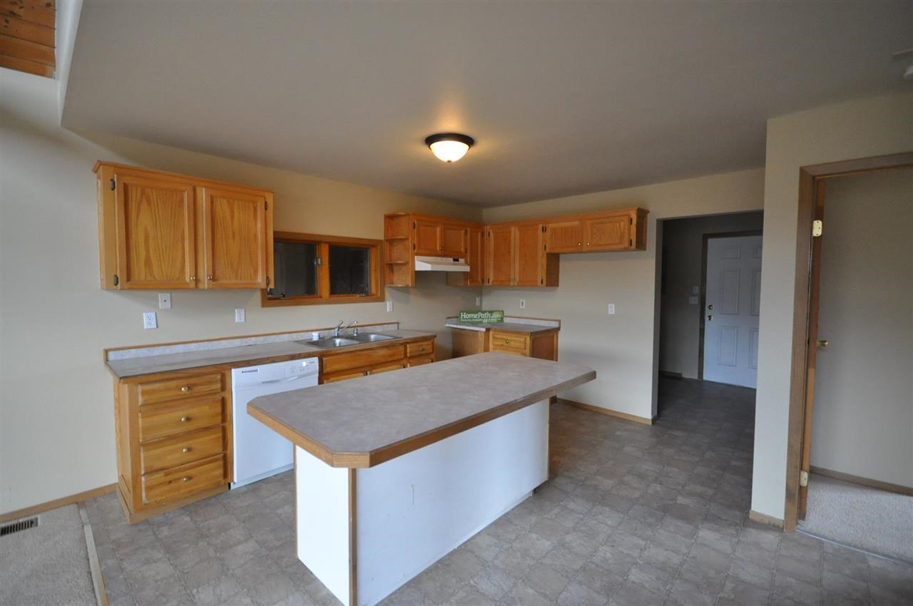 34915 N ELK-CHATTAROY Rd - Photo 9