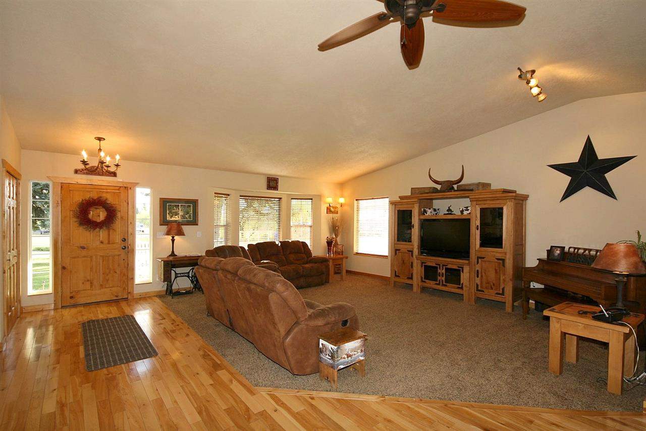 5209 N McKinzie Rd - Photo 3