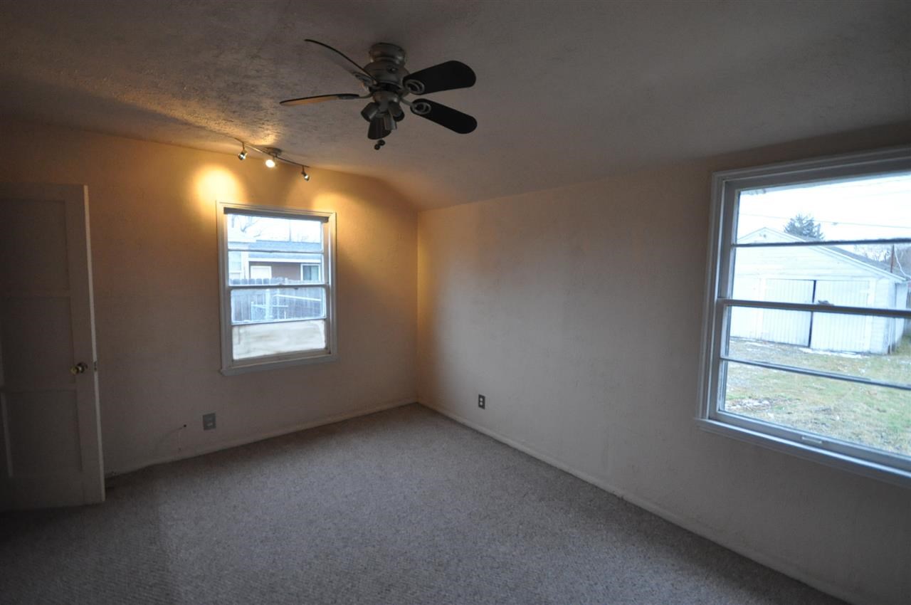 504 E Elm St - Photo 4