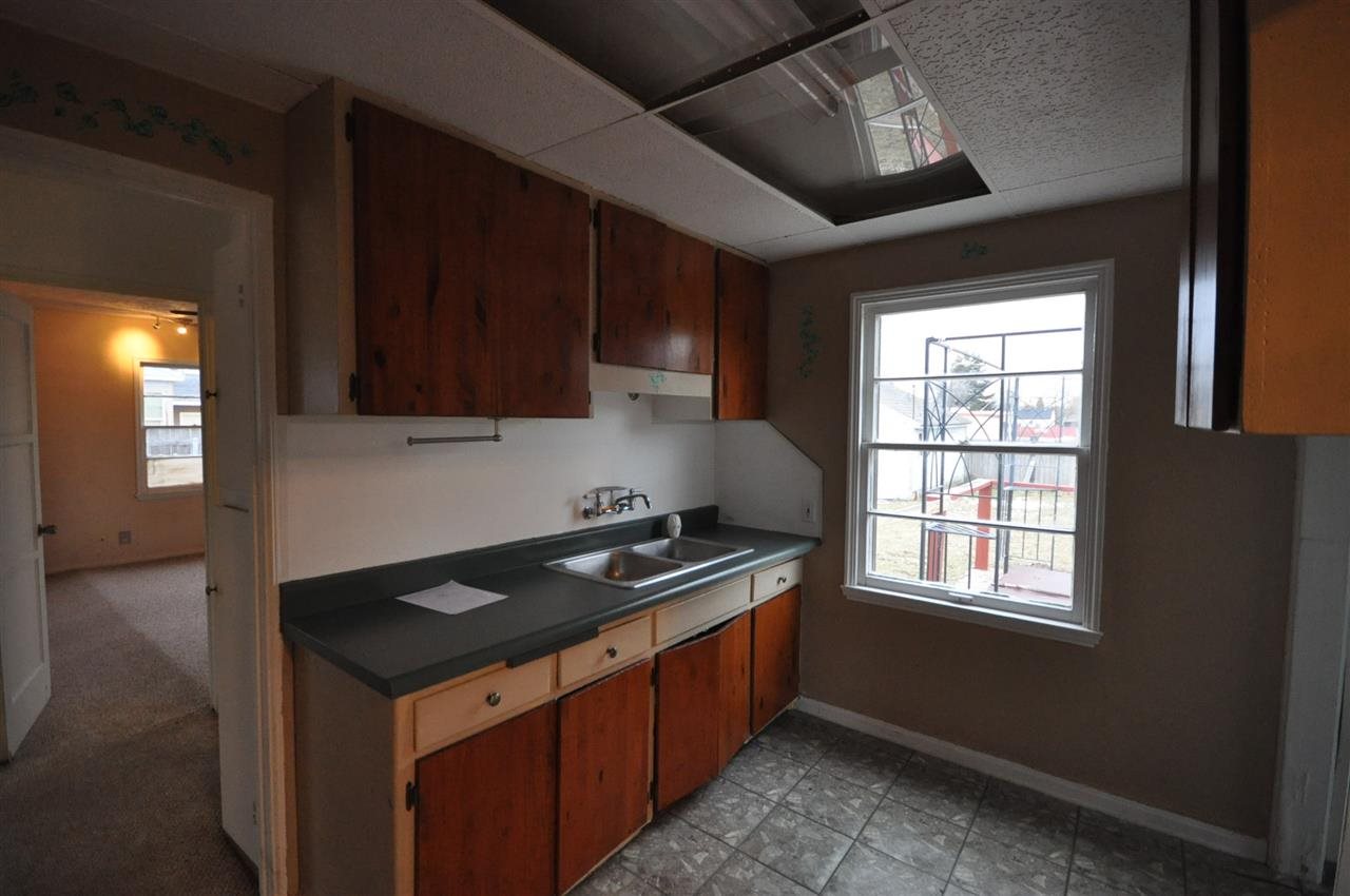 504 E Elm St - Photo 5