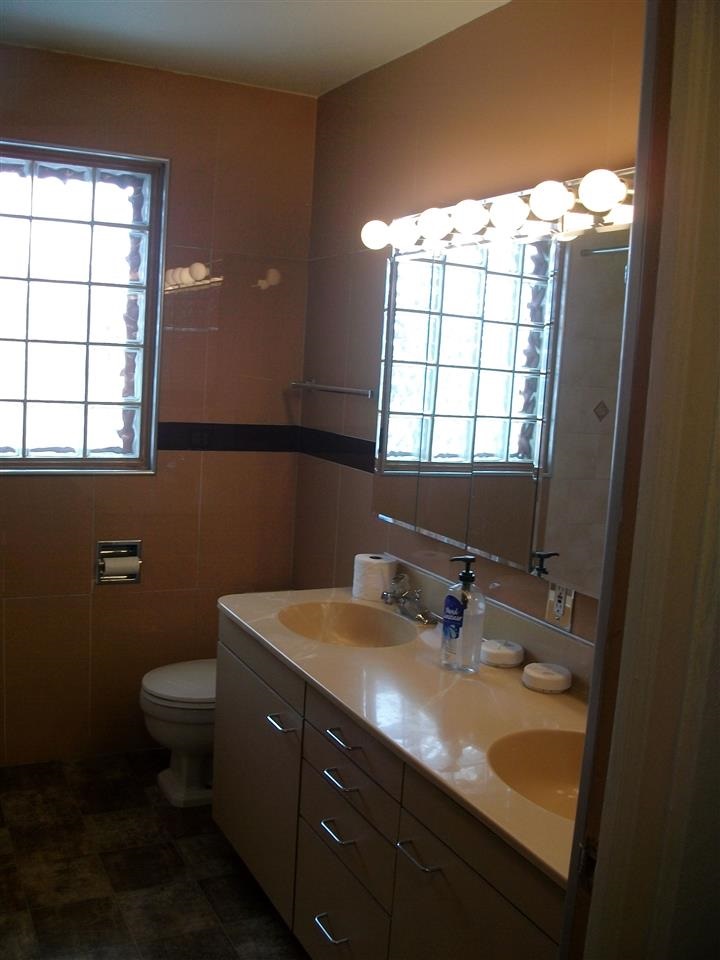 235 W Franklin Ct - Photo 12