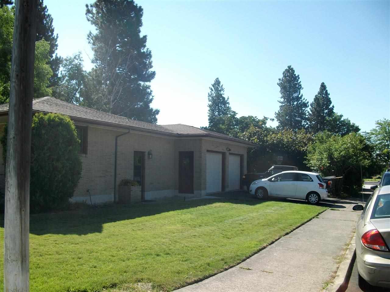 235 W Franklin Ct - Photo 3
