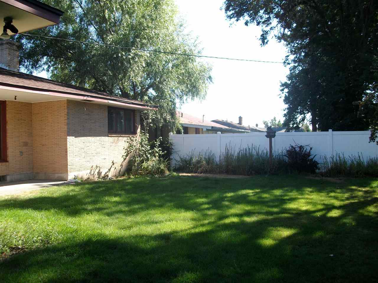 235 W Franklin Ct - Photo 4