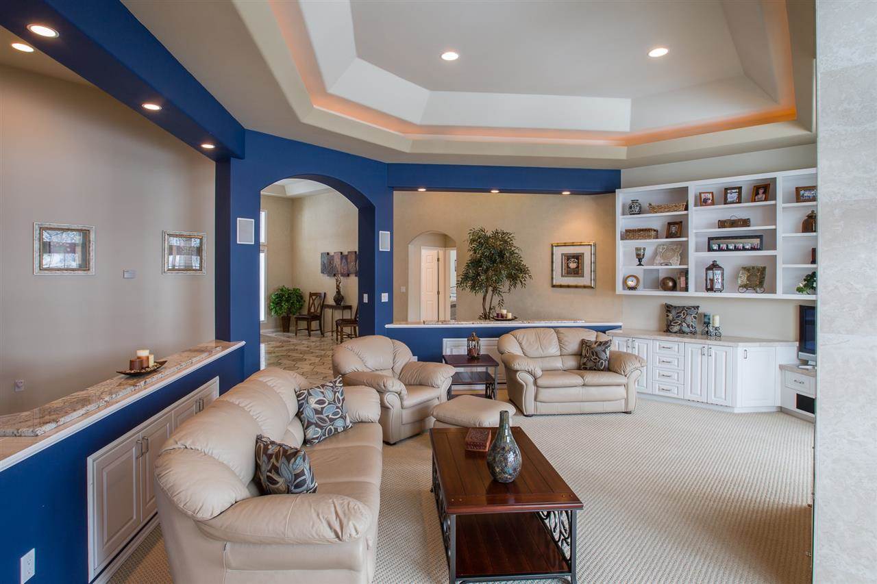 320 Sunnyside Dr - Photo 4