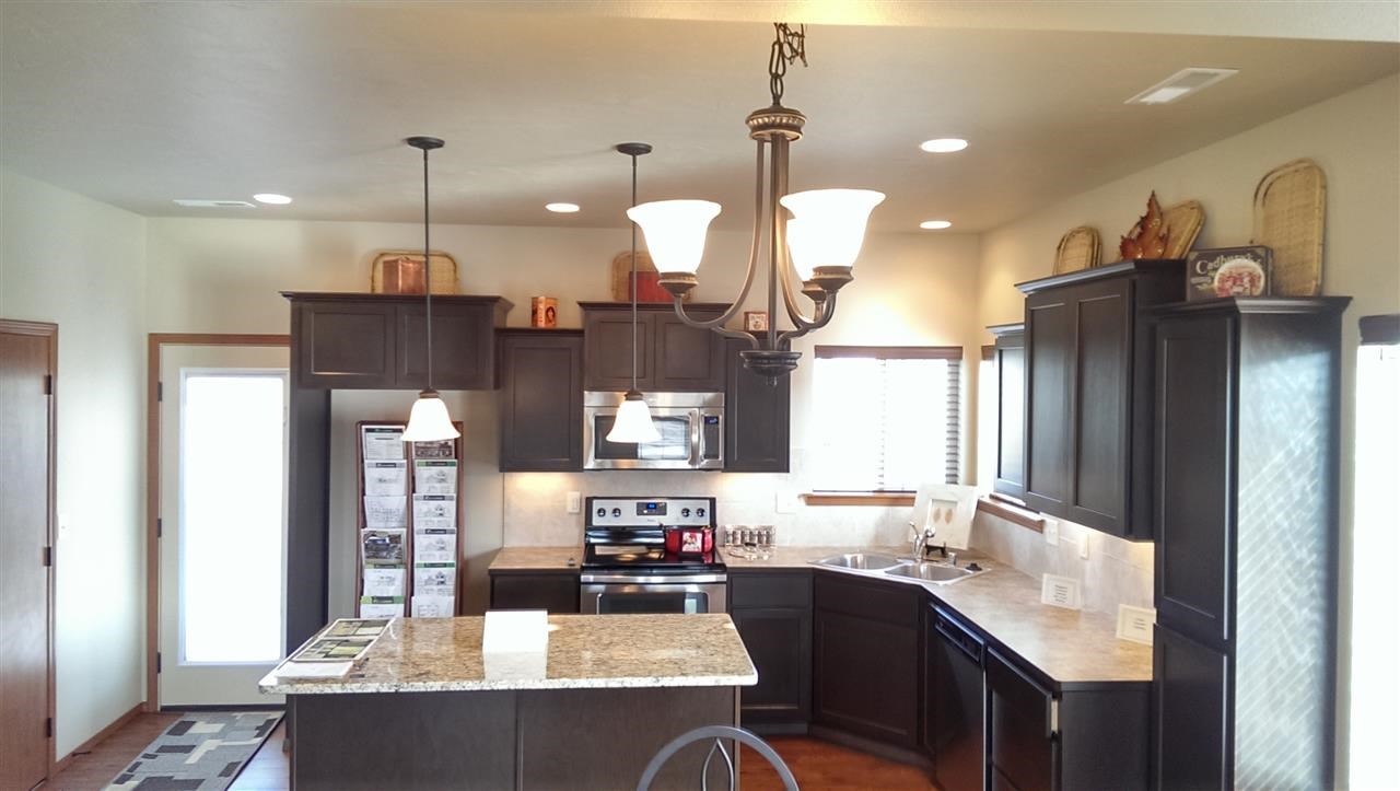 605 S Selkirk St. - Photo 3