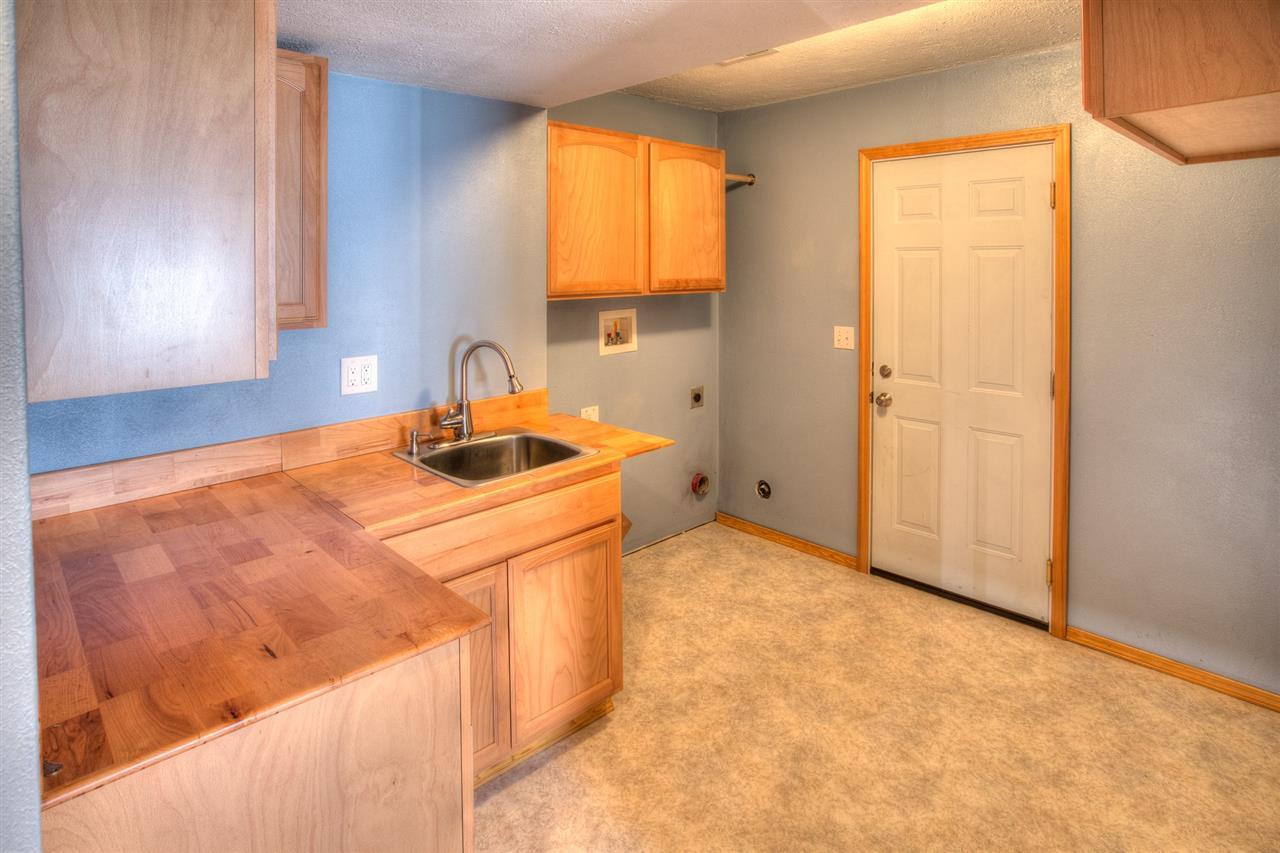 18318 E 9th Ave - Photo 11