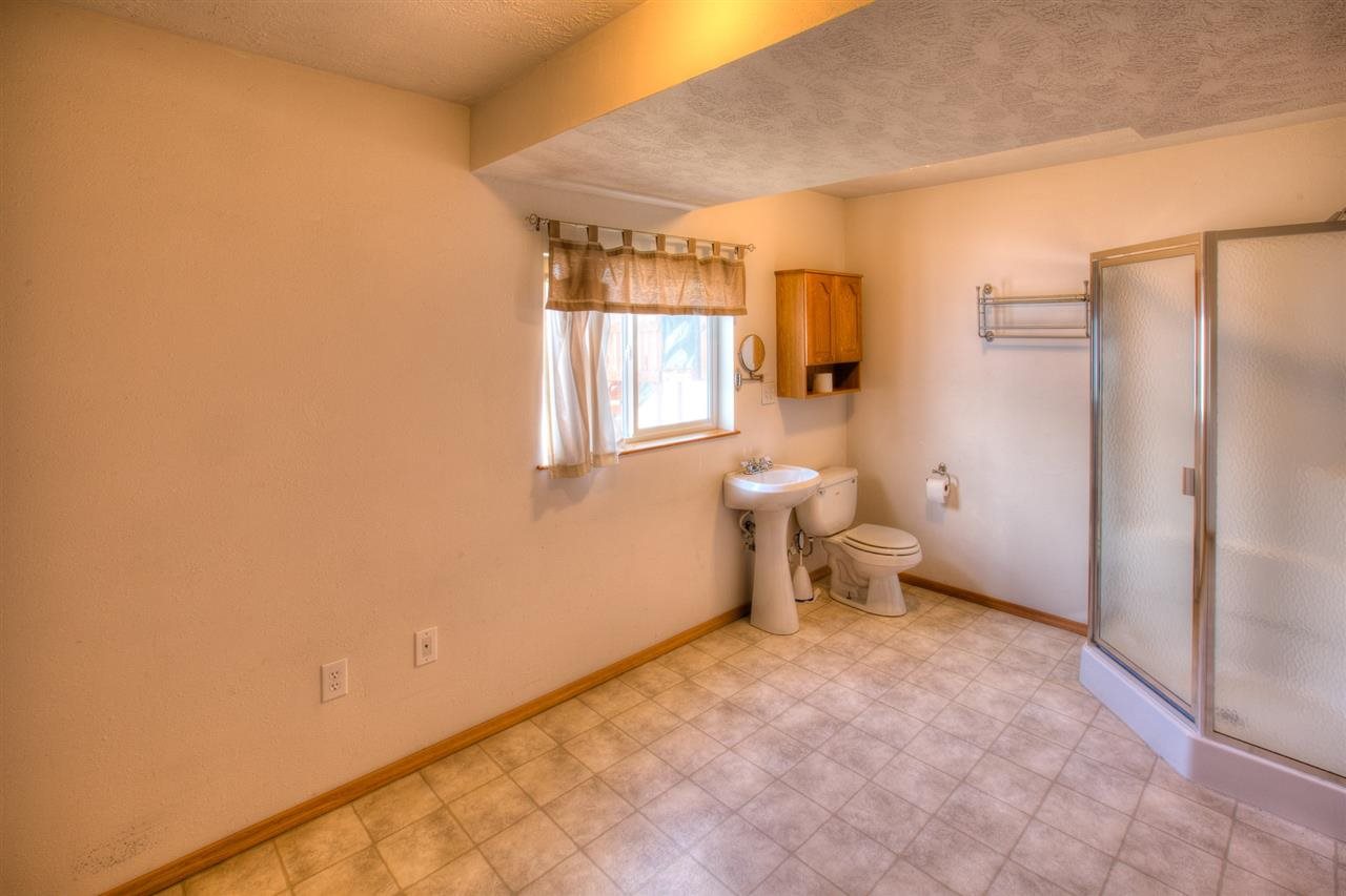 18318 E 9th Ave - Photo 12