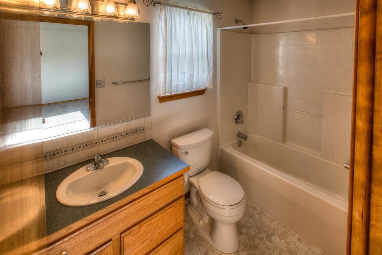 18318 E 9th Ave - Photo 14