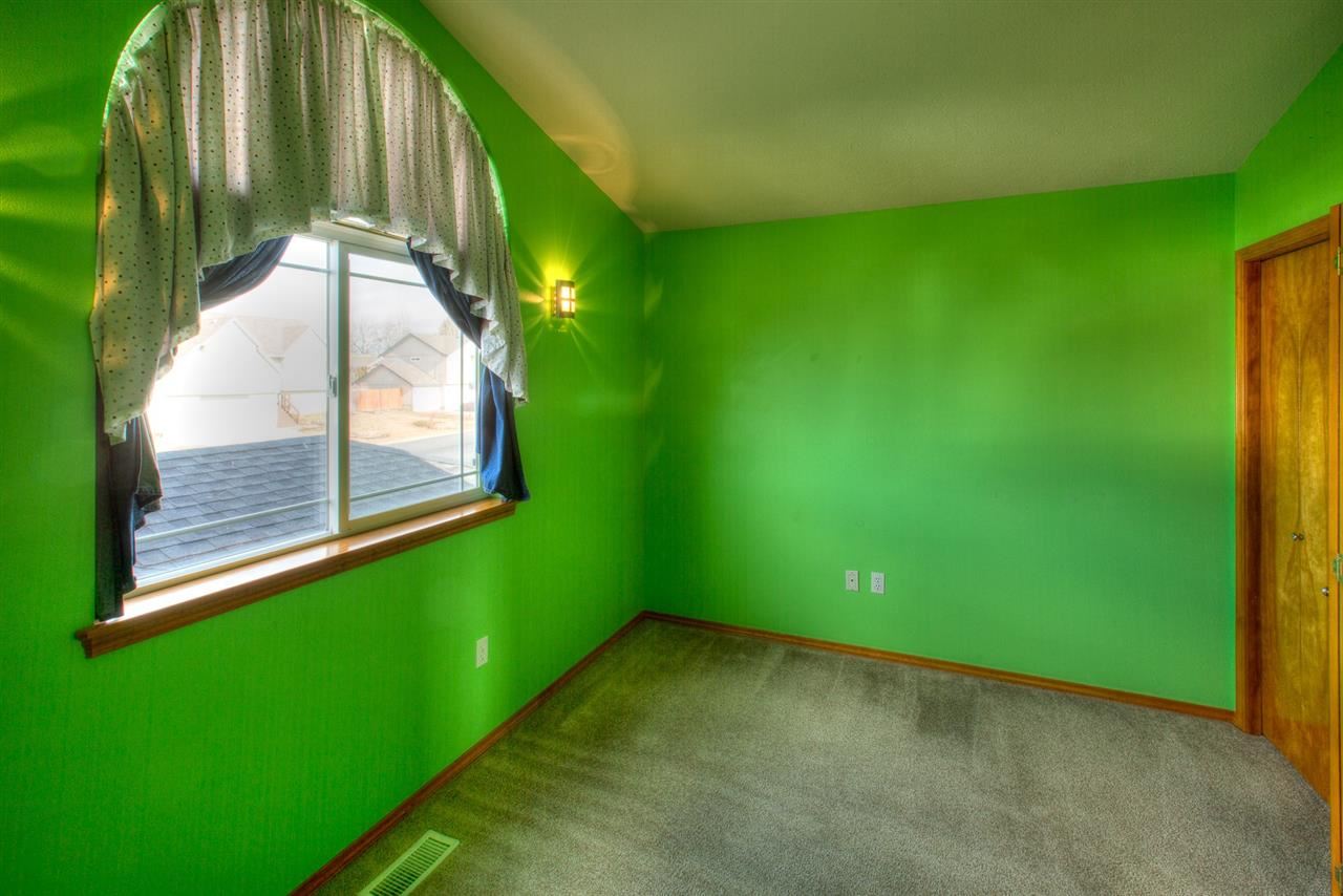 18318 E 9th Ave - Photo 15