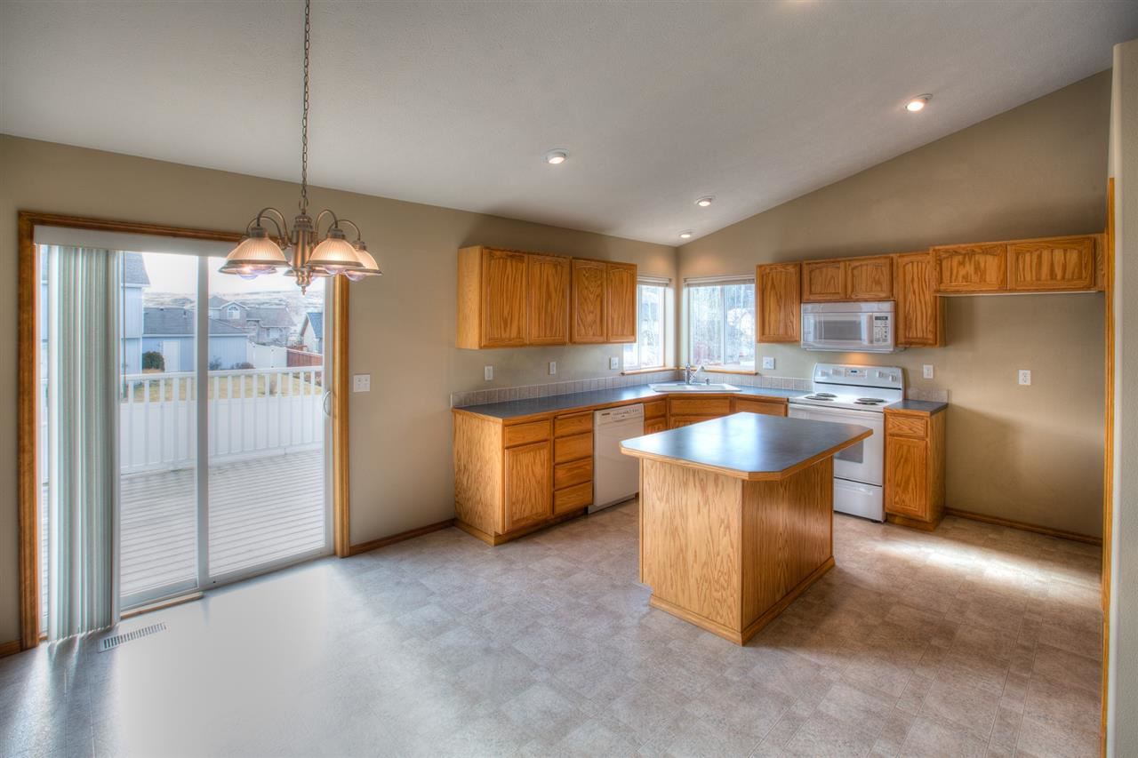 18318 E 9th Ave - Photo 3