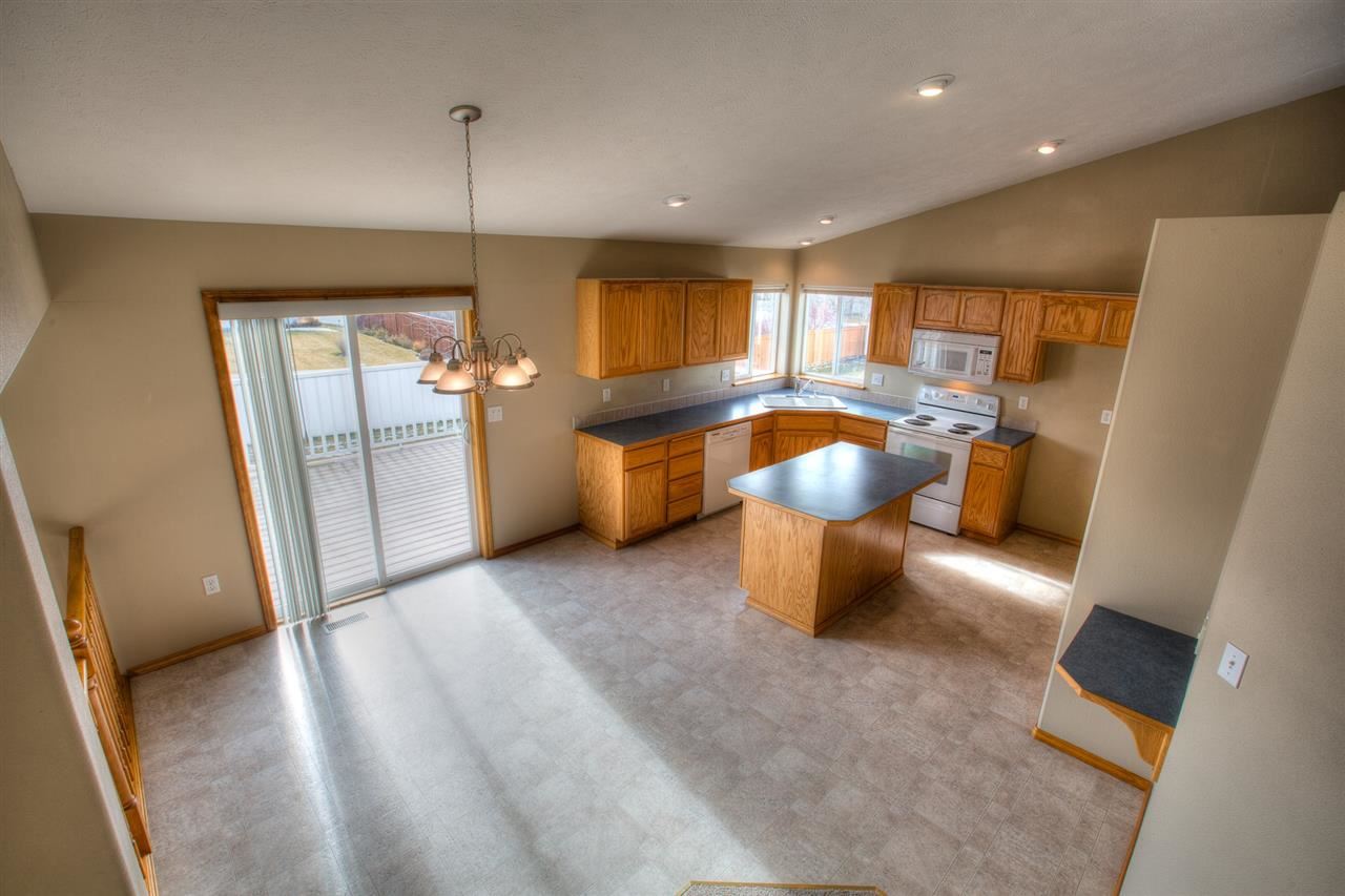 18318 E 9th Ave - Photo 5